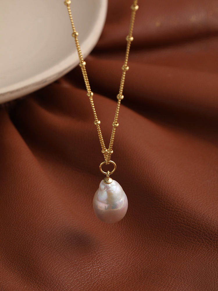 Exquisite baroque pearl necklace